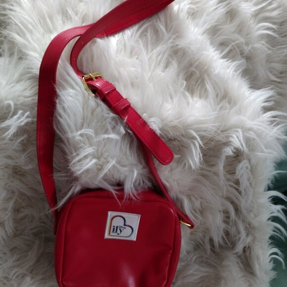 Disney iLY 4EVER Red Rose Crossbody Bag Faux Leather Floral Camera Bag - Picture 9 of 10